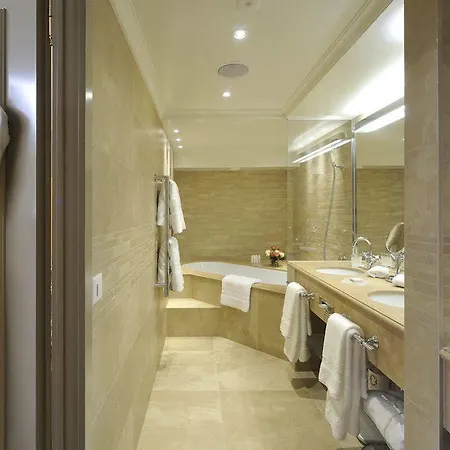 De La Cigogne Szálloda 5*