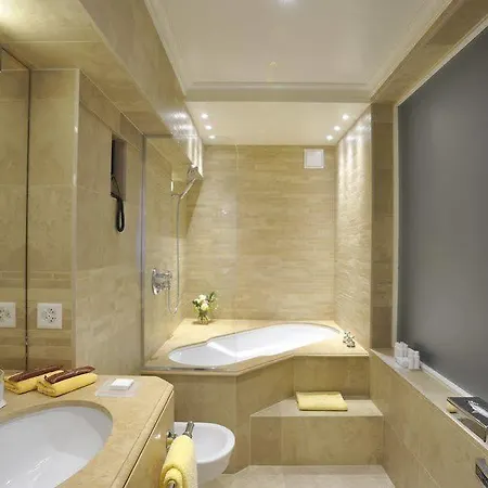 Szálloda De La Cigogne 5*