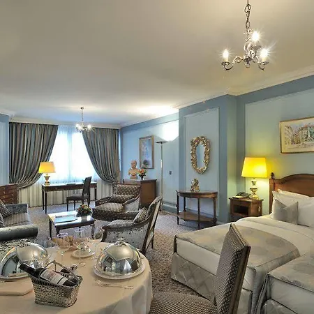 De La Cigogne Szálloda 5*