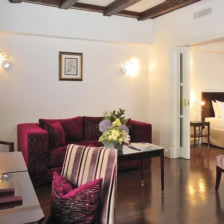 De La Cigogne Hotel